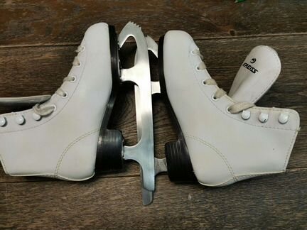 Коньки фигурные размер 29-30