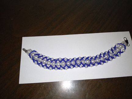 Браслет из бисера и бусин