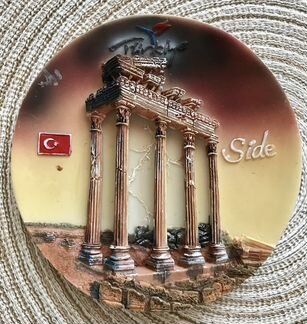 Сувенирные тарелки из разных стран