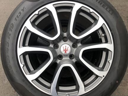 Комплект оригинальных колёс Maserati Levante R19