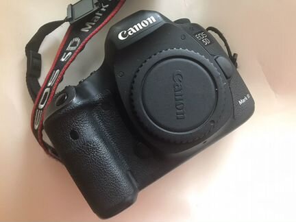 Зеркальный фотоаппарат Canon 5D Mark III