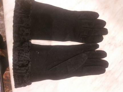 Замшевые перчатки с каракульчей
