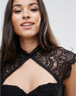 С отделкой на спине Chi Chi London, беременным