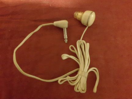 Кабели,наушник и коробочка от бабины