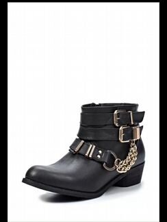 Ботинки казаки с цепочками River Island
