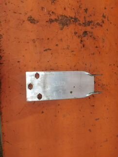 Кронштейн усилителя бампера переднего левый