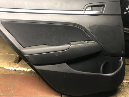 Обшивка задней двери левой Hyundai Elantra 2017