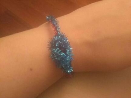 Браслет из блестящей проволки