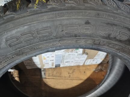 235 50 18 Nokian WR SUV 3