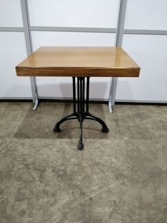 Стол обеденный деревянный квадратный