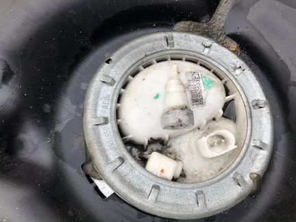 E90 Бензонасос и уровень